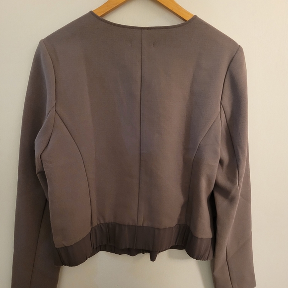 Gap Ruffle front bomber jacket, taupe, size large - Picture 4 of 4